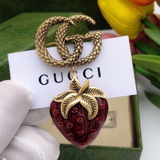 Code Gxz0001 Gucci Strawberry Brooch