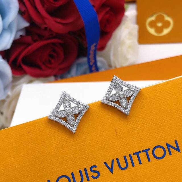 Code Led0034 Lv Latest Vintage Pattern Earrings With Silver-Plated Diamonds In A
