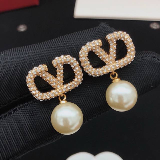 Code Ved0195 Valenti*O Latest Pearl Drop Earrings, Consistent Zp Brass Material