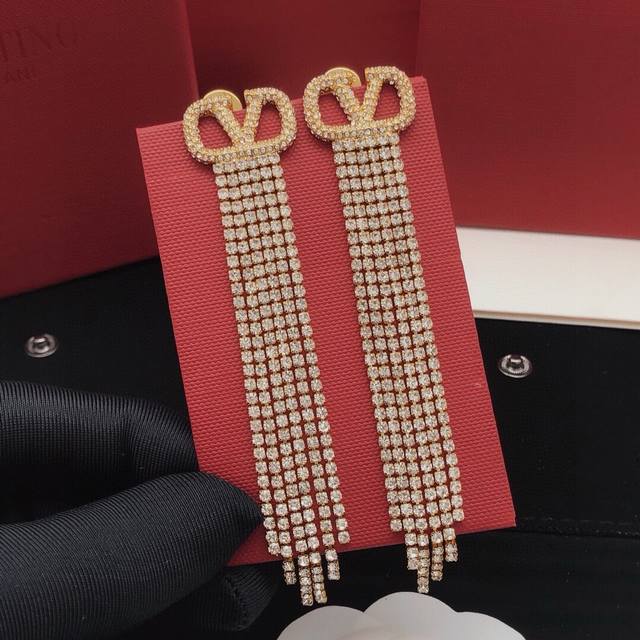 Id Ved0044 Golden Valentino Fringe Ear Studs With Diamonds