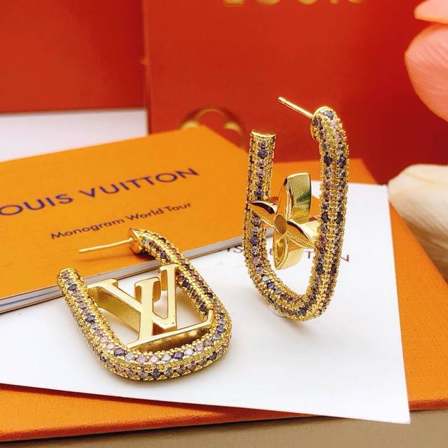 Code Led0141 Lv* Latest Gold Color Diamond Stud Earrings, Made Of Zp Brass