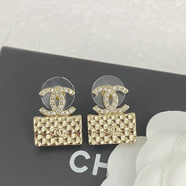 Code E2358 Chanel Ear Studs, A Hot-Selling New Arrival. Zp-Matched, With The Bou
