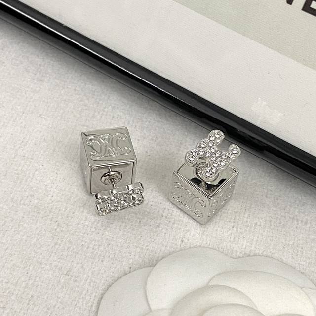 Code E2355 Celine Earring Bestseller Newly Launched. Consistent With Zp, The Arc