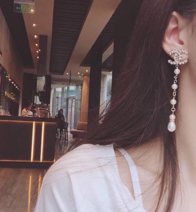 Our Product Zp5720, Bulk Orders Available. Ch Nel Left And Right Earrings, Highl