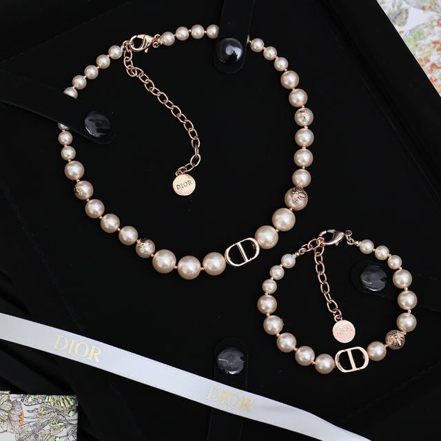 Bracelet And Necklace Dior Elegant Cd Pink Bead Set Elevate Sophistication A Mus