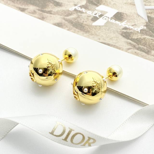 Today's New Arrival, Code E3064, Dior Ear Studs Are Now Available. The Dior Meta