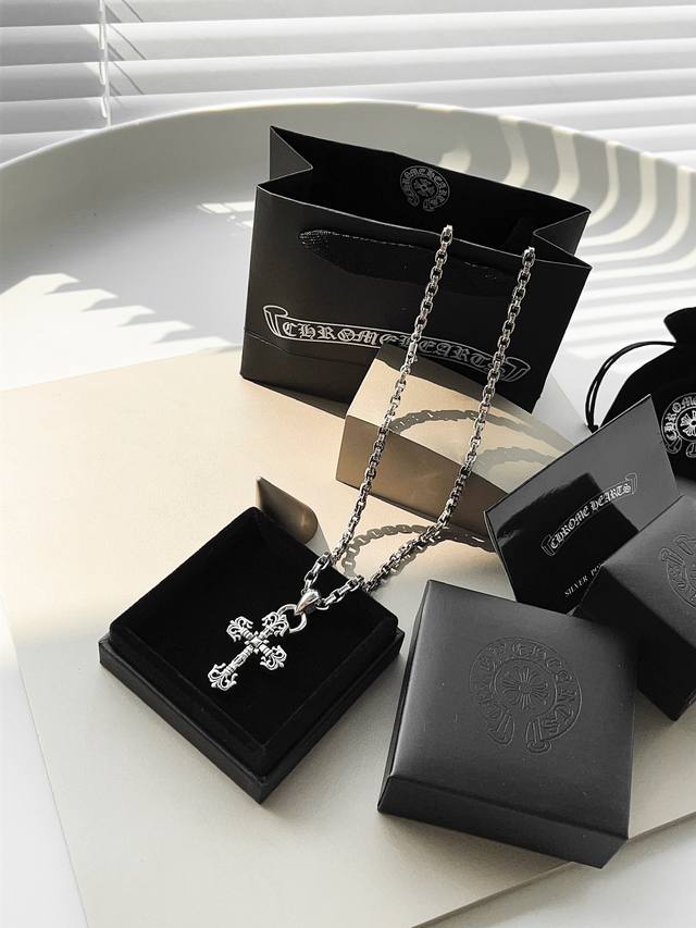 Classic Replica Cro Heart Flame Cross Necklace Thick Chain Version. As Everyone