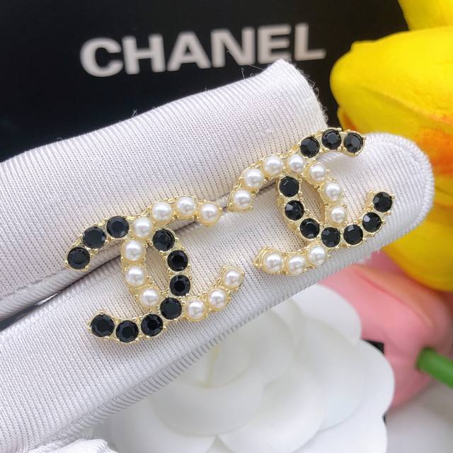 Model Number Xed0906 Double C Stud Earrings With Diamond-Studded Black Diamond E