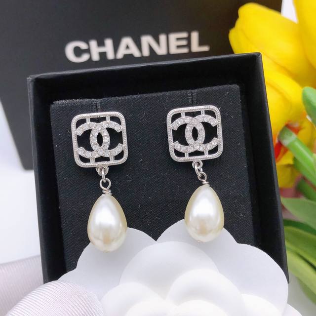 Model No. Xed0877 Early Spring Vacation New Arrival Square Openwork Pearl Crysta