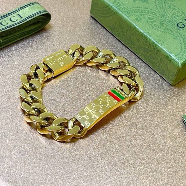 2025 New Arrival Gucci Handchain Latest Classic Design. Exquisite In Both Style