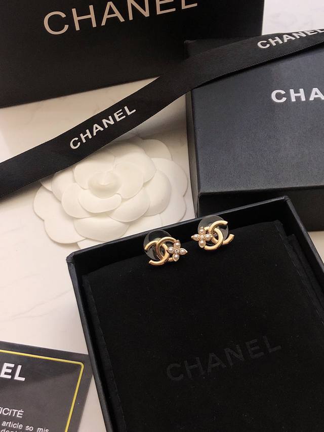 Today's New Arrival: Chanel Ear Studs - Hot Selling New Release! Chan 23 Four-Le