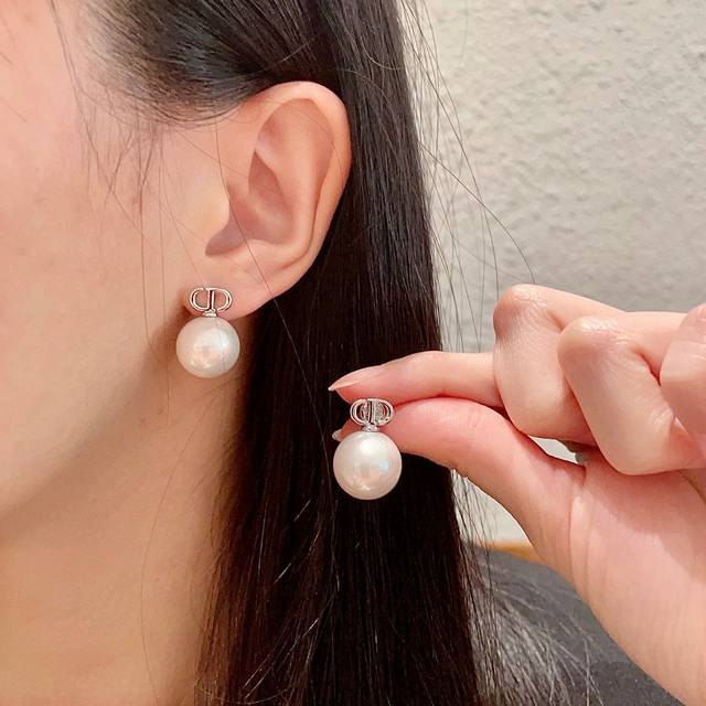Dior Vintage Earrings, Identical To The Store Version, Made Of Brass, Sweet And