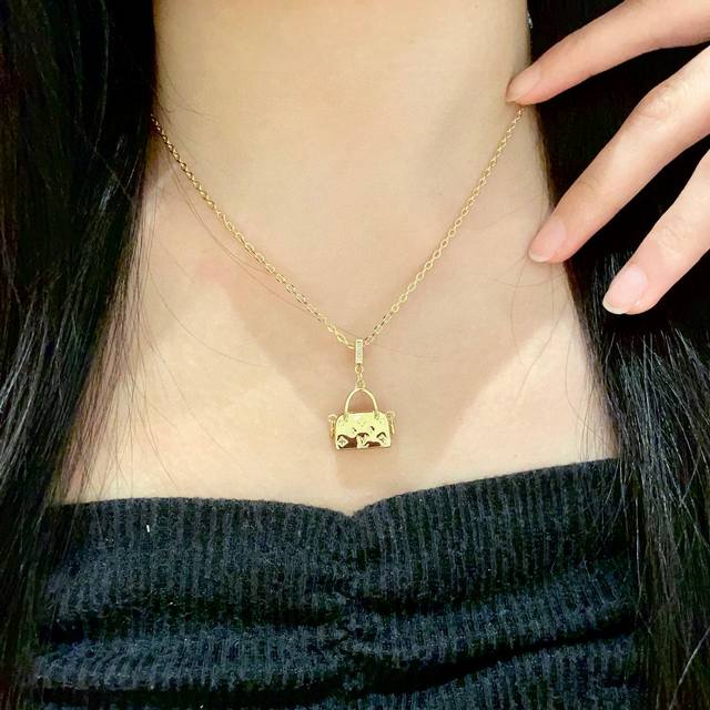 Lv Louis Vuitton Necklace, Same Material As The Official Store, Hot-Selling Desi