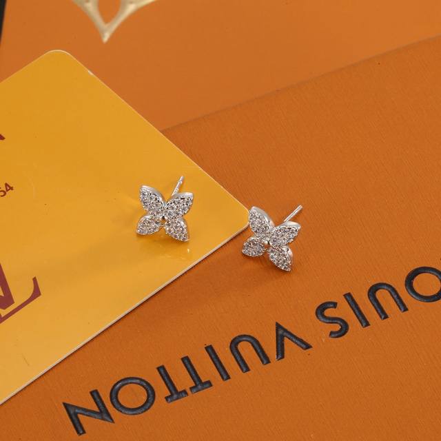 Stunning Louis Vuitton Earrings. Elegant, Intellectual, And Sophisticated. Versa