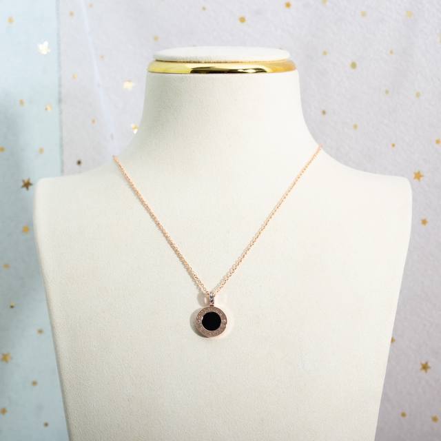 Bv Double-Sided Necklace, Double-Sided Black And White Mother-Of-Pearl Material,
