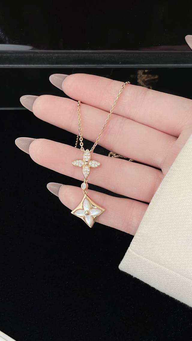 Color Blossom Necklace Pays Homage To The Monogram Floral Pattern. Diamond-Encru