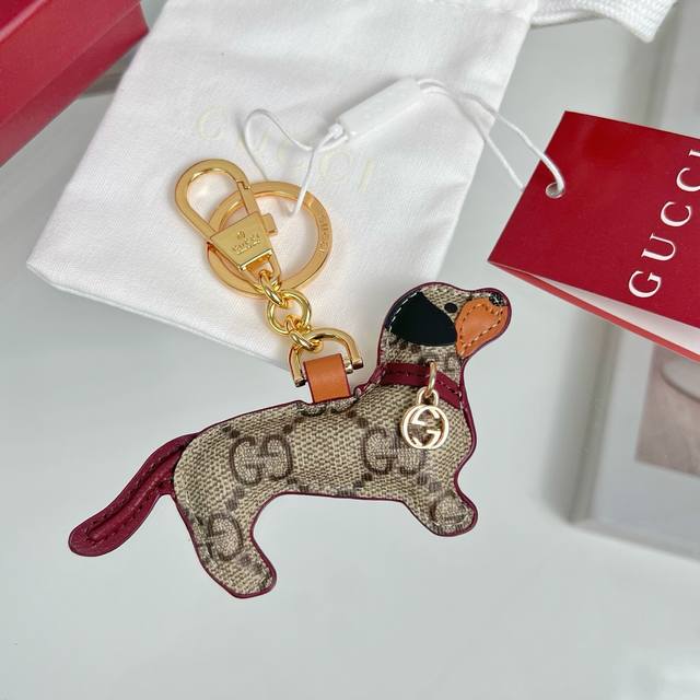 New Arrival Gucci Dachshund Keychain Pendant, A Playful And Cute Handbag Accesso