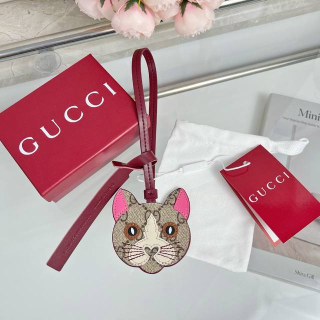 New Arrival Gucci Cat Keychain Pendant, Cute And Playful Handbag Accessory With