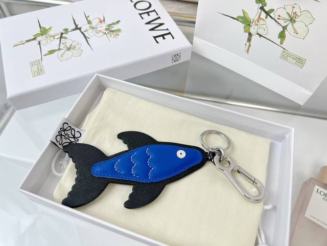 New Arrival Loewe Leather Keyring Pendant Car Keyring Fish Charm Series Flying F