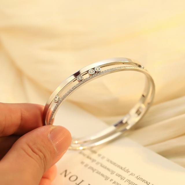 Messika Move Romane Bracelet. Summer Is Here Let Sparkling Diamonds Illuminate Y