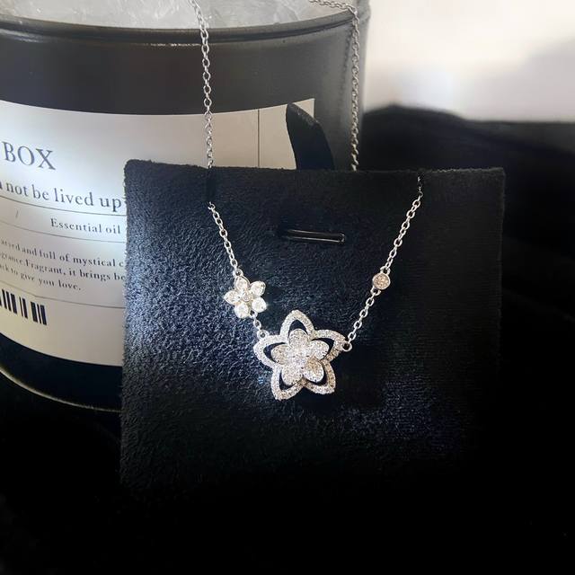 Flowergirl White Gold Graff Graff Wild Flower Double Necklace. The Wild Flower N