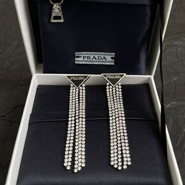 Prada Triangle Earrings - A New Hit Product, Elegant And Timeless, Making A Stun