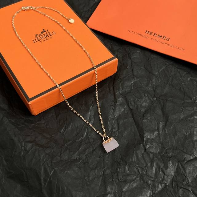 Herm S Necklace This Necklace Is One Of The Recent Surprises. The Delicate Confe