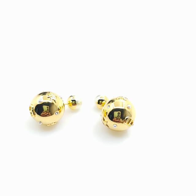 Daor Latest Model Golden Large And Small Pearl Earrings, Consistent With Zp Bras