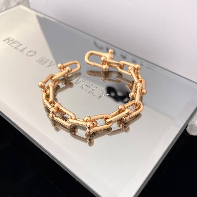 P No Diamonds, Diamond-Studded T Hardwear Buckle Bracelet. So Unique! Bracelet S