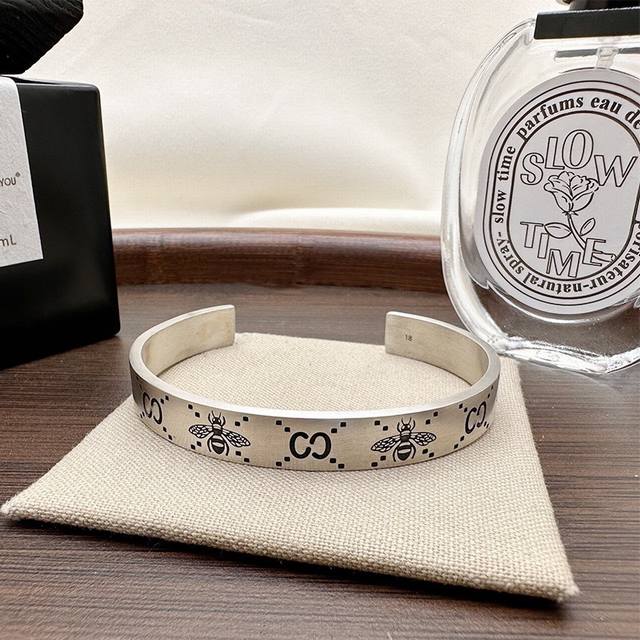 P Gucci-Style Vintage Double G Bee Bracelet Distressed Finish, Trendy And Bold,