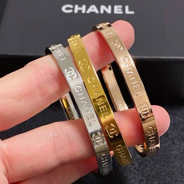 New Chanel Medium-Sized Engraved Letter Bracelet With Heavy-Duty Bling-Bling Des