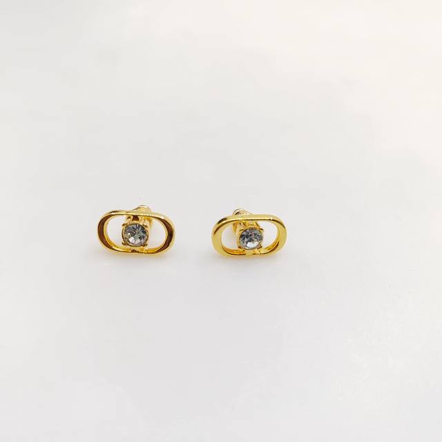 Daor Latest White Diamond Cd Ear Studs, Zp Brass Material