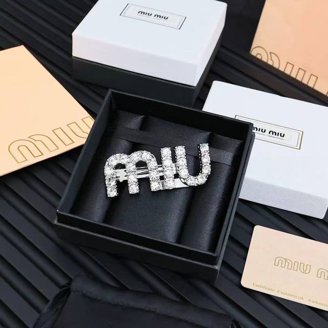 Miu Miu Letter Hairpin Perfect For Everyday Styling. Miu Miu Miu Miu Full-Diamon