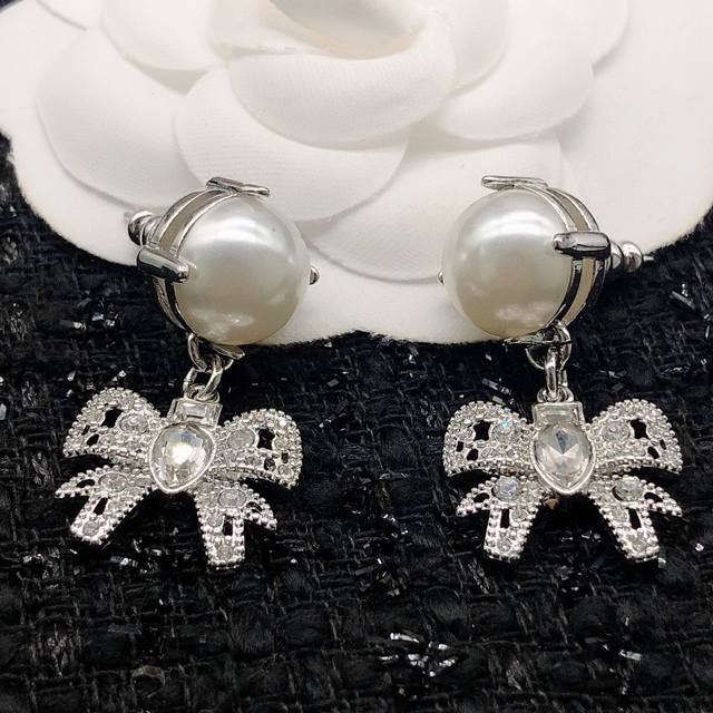 Miumiu Bow Pearl Earrings Absolutely Stunning And Beautifully Crafted With Exqui