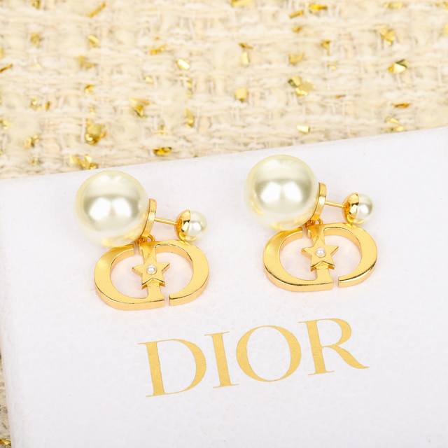 High-Quality, Details As Shown. Dor 25 Five-Pointed Star Cd-Sized Pearl Ear Stud