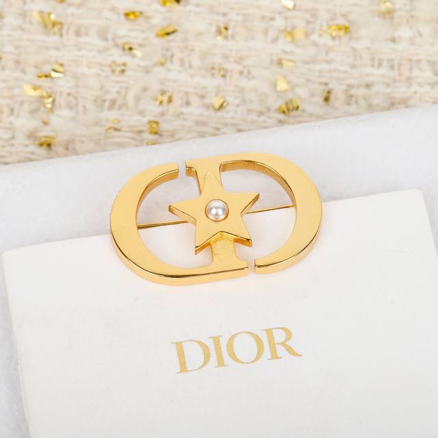 High-Quality, Details As Shown. D-Shaped Star Cd Brooch. 2023 Spring/Summer Late