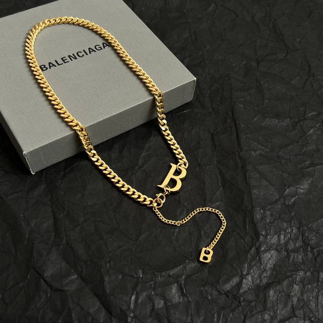 Balenciaga Necklace Simple And Elegant, With A Rich Gold Feel, Looks Great With