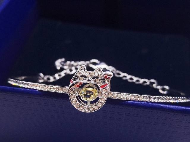 Lucky Cat Flexible Bracelet This Swarovski Bracelet Features A Lucky Cat Design,