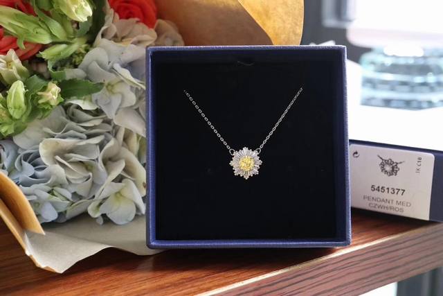 Swarovski Daisy Sunflower Collar Necklace The Sunshine Pendant, Inspired By The