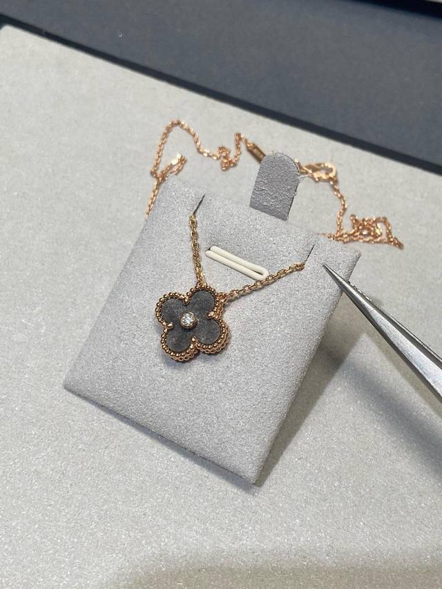 V Gold-Plated Vca Single-Diamond Gray Pearl Shell Black Butterfly Four-Leaf Clov