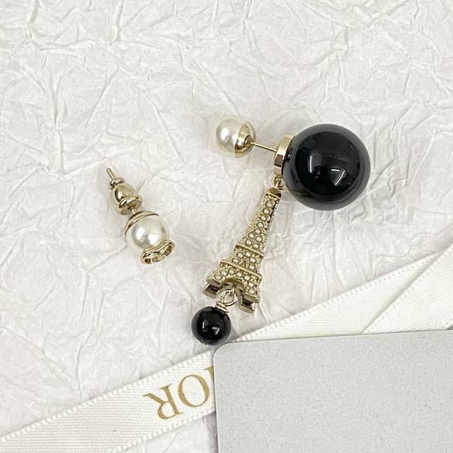 Code E2375 Dior Earring Bestseller Now Available. Dior Ab-Style Black Paris Eiff