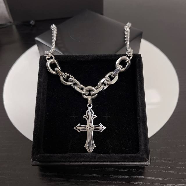 Store Bestseller, Factory Direct Price Necklace, Authentic 1:1 Replica, Unisex N