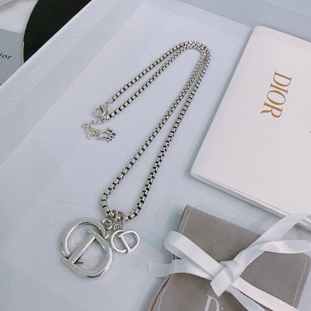 Dior New Arrival Dior Necklace Authentic Store-Level New Design Retro Chic Fashi