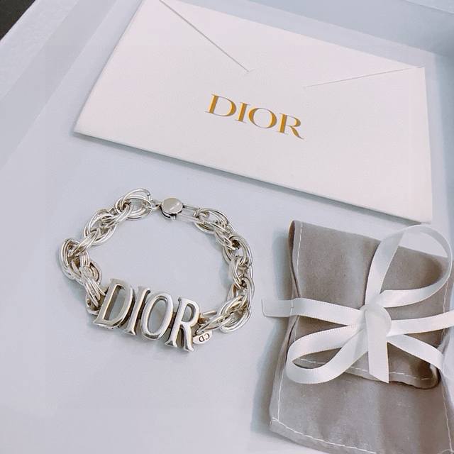 Dior New High-Quality Dior Bracelet Authentic Store New Mold Retro Fashion Essen