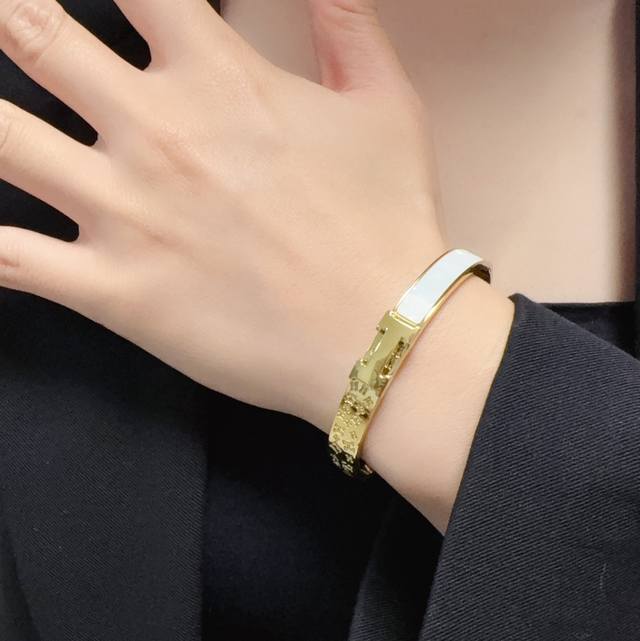 New Arrival Herm S Hermes Gold-Colored White Bracelet And Chain, Ultra-Elaborate