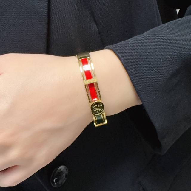 New Gucci Double G Bracelet With Ultra-Heavy Bling Bling, Excellent Color Coordi