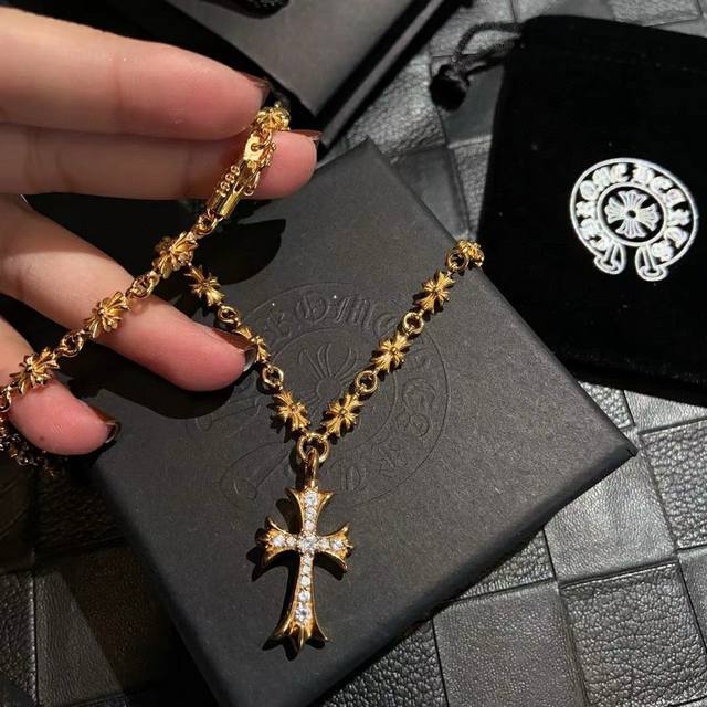 New Arrival Chrome Hearts Golden Diamond-Studded Necklace, Completely Different