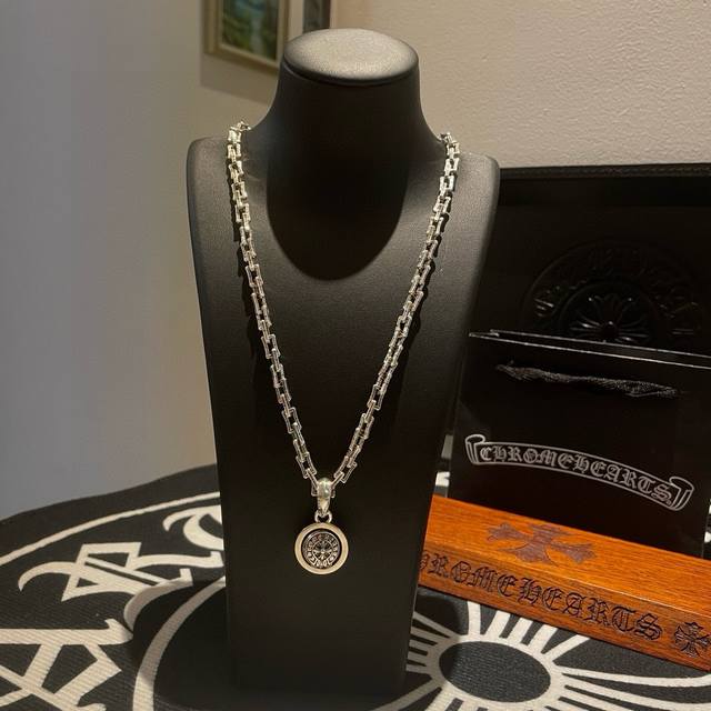 New Arrival, Store-Quality Chrome Hearts Classic Retro Necklace With Double-Side