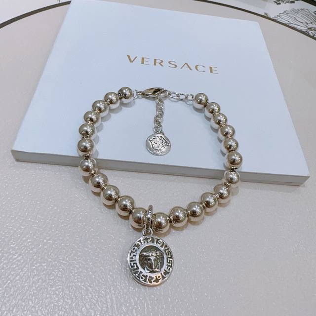 High-Quality Versace Bracelet With Medusa Head Design, Authentic Single-Piece Go