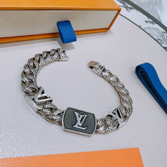 Authentic New High-Quality Louis Vuitton Lv Bracelet, Genuine Factory-Direct New